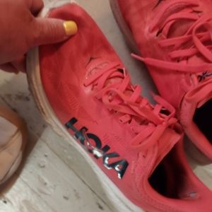 Wo.ens hokas one one